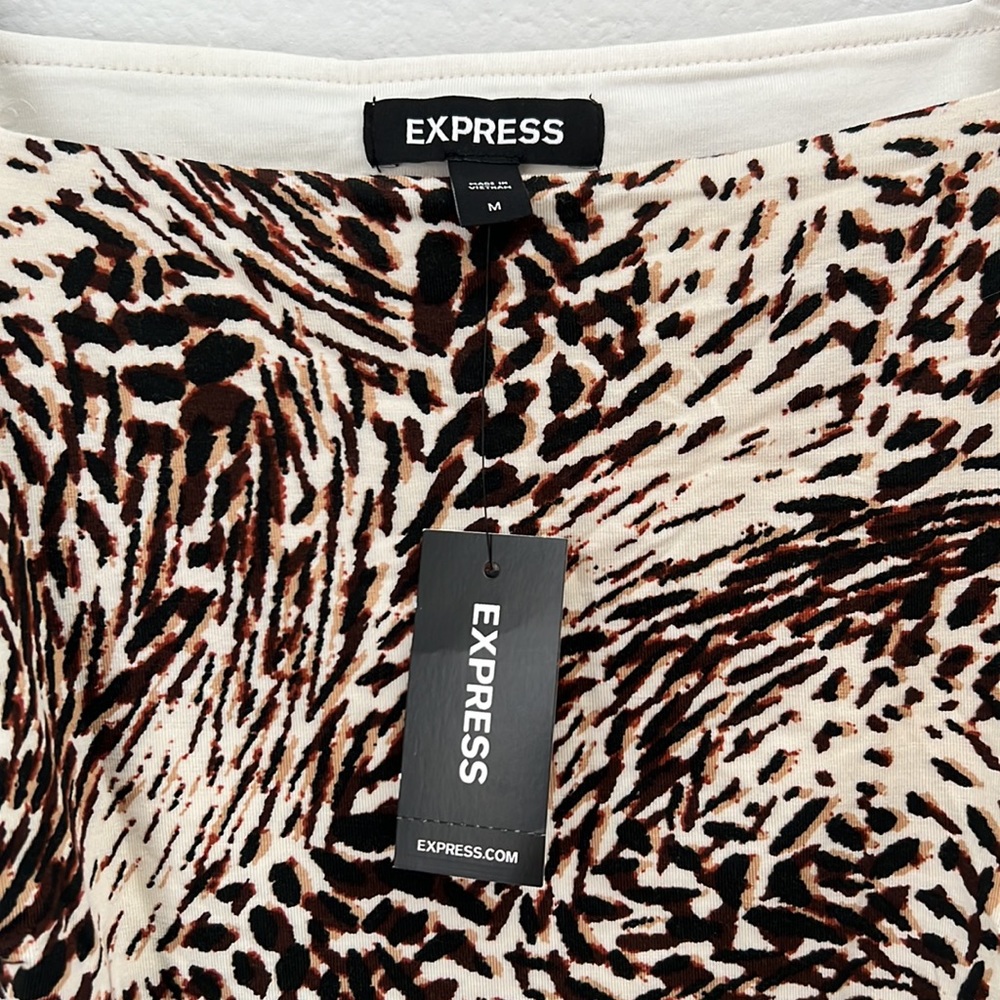 Express animal print side ruched top - Picture 6 of 9